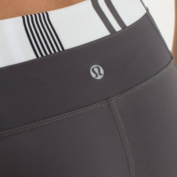 Lululemon Bandha Crop Soot Light / Groovy Stripe Nimbus Size 2 - Picture 8 of 9